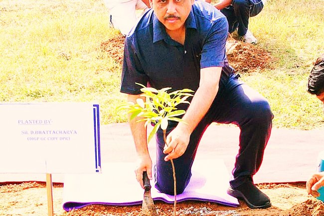 केन्द्रीय रिजर्व पुलिस बल दुर्गापुर, में वृहत वृक्षारोपण अभियान
