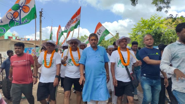 पांडेश्वर से 13 तृणमूल समर्थक पैदल निकले कोलकाता 