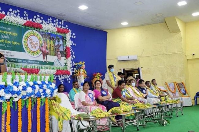 विश्व आदिवासी  दिवस जंगलमहल में मनाया गया