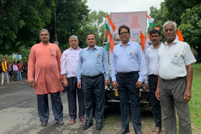 परिषद द्वारा झंडारोहण किया गया