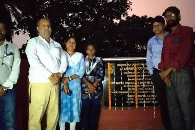 डीवीसी द्वारा मदनपुर ग्राम में फुटबॉल ग्राउंड में दर्शक गैलरी का उद्घाटन 