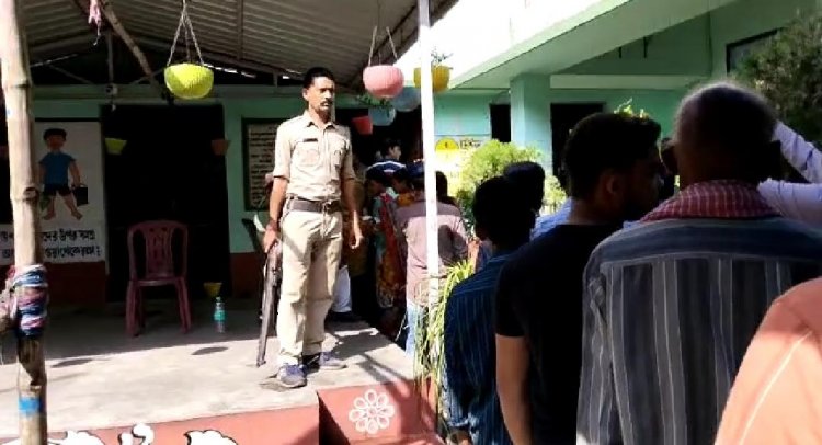 उप चुनाव में वार्ड के महिला पुरुषों ने किया शांतिपूर्ण मतदान