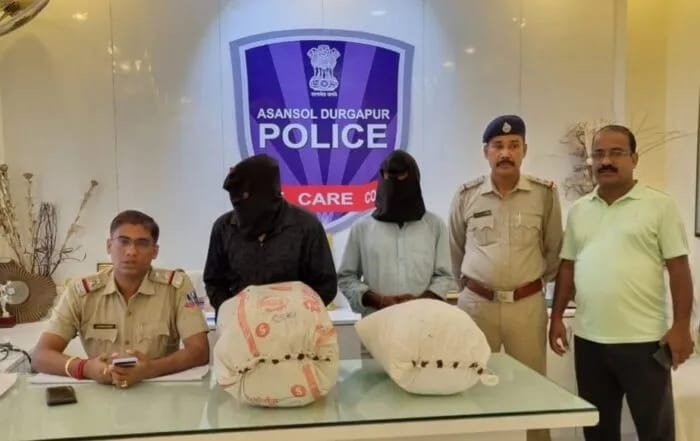 अंडाल थाना पुलिस ने गांजा के साथ दो गांजा तस्कर को दबोचा  