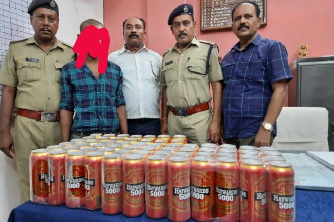 आरपीएफ की मुस्तैदी से शराब तस्कर गिरफ्तार