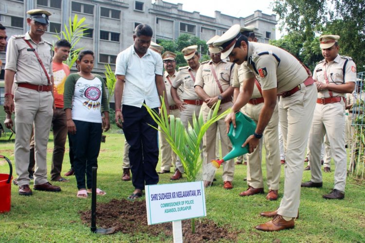 कमिश्नरेट के पुलिस लाइन में पुलिस दिवस पालन 