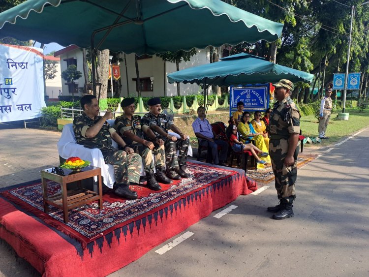 बीएसएफ की मोटर साइकिल रैली को ग्रुप केन्द्र दुर्गापुर के पुलिस उप महानिरीक्षक द्वारा हरी झंडी दिखाकर आगे की यात्रा के लिए रवाना किया गया