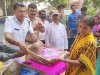 कल्यानेश्वरी फाड़ी पुलिस की और से छठ व्रतियों को दी गई छठपूजन की सामग्री 