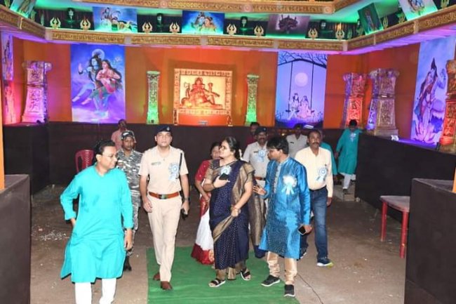 पश्चिम बंगाल में दुर्गापूजा की धूम