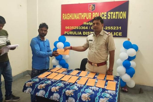 रिकवरी किए गए मोबाइल उनके असली मालिक को सौपे गए