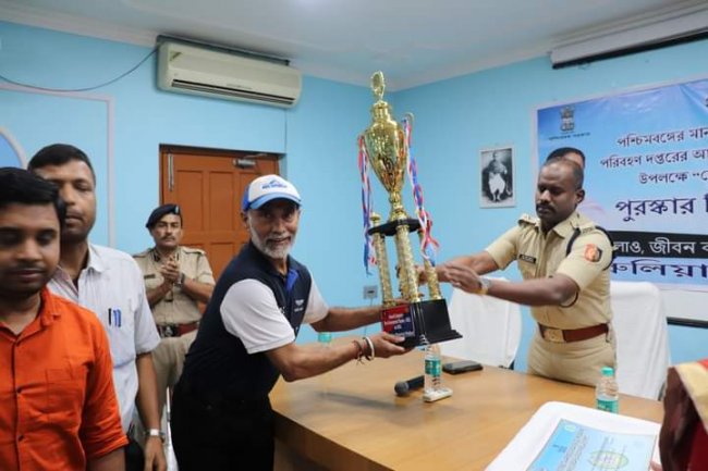 पुरुलिया में विजेताओं को दिया गया पुरस्कार