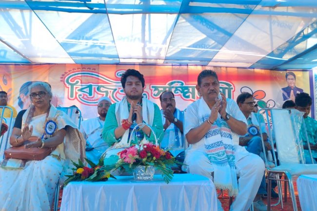 पांडवेश्वर विधानसभा क्षेत्र में आयोजित तृणमूल कांग्रेस की विजया सम्मेलन और तृणमूल कांग्रेस के पुराने कार्यकर्ताओं का अभिनंदन