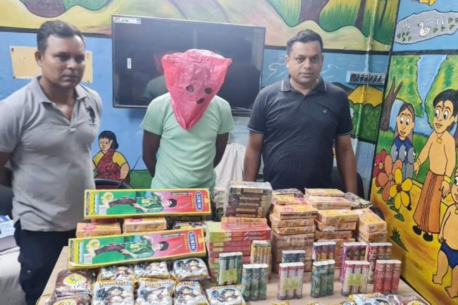 प्रतिबंधित पटाखो के खिलाफ पुलिस की मुहिम