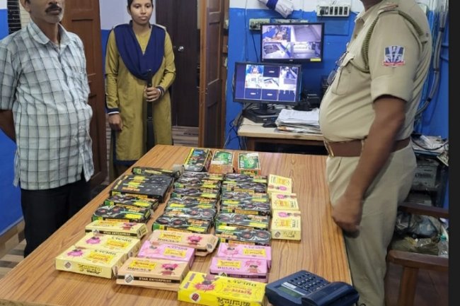 काली पूजा दीपावली को लेकर बाराबनी थाना पुलिस का जागरूकता अभियान
