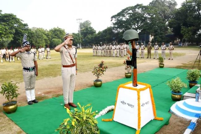 शहीद पुलिस कर्मियों को दी गई श्रद्धांजलि
