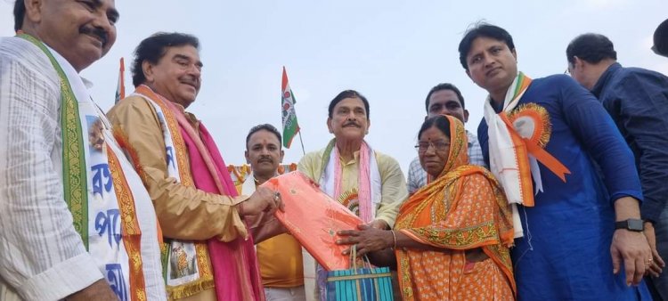 जमुड़िया विधायक की मानवता 5000 महिलाओं को वस्त्र वितरण