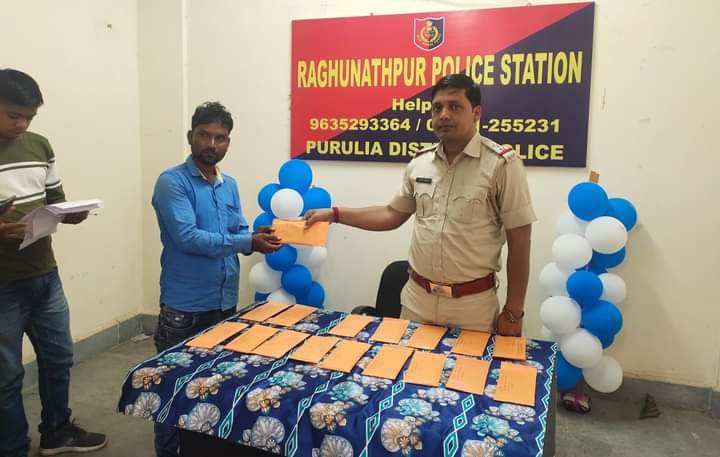 रिकवरी किए गए मोबाइल उनके असली मालिक को सौपे गए