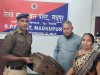 ऑपरेशन अमानत के तहत यात्री के सामान की बरामदगी और उसे सौंपा गया