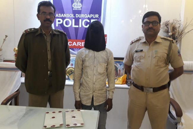 पुलिस ने ब्राउन शुगर के साथ एक शातिर अपराधी को पकड़ा