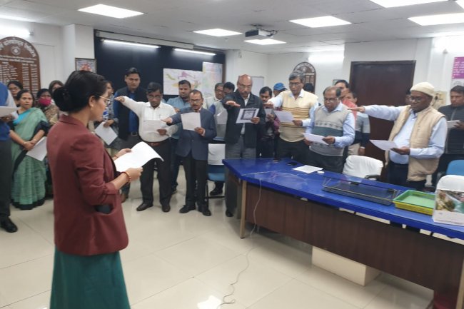 ईसीएल में प्रतिज्ञा लेकर संविधान दिवस मनाया गया
