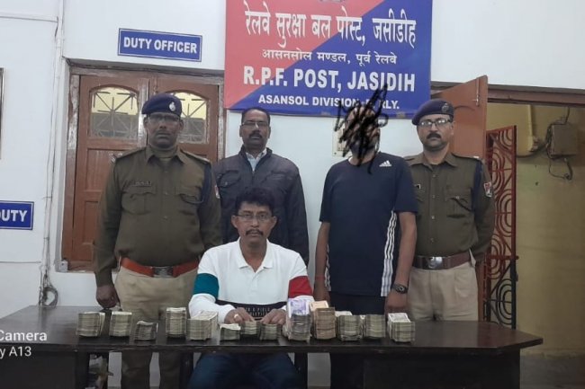 आरपीएफ पोस्ट जसीडीह आसनसोल मंडल पूर्व रेलवे द्वारा नकदी की जब्ती