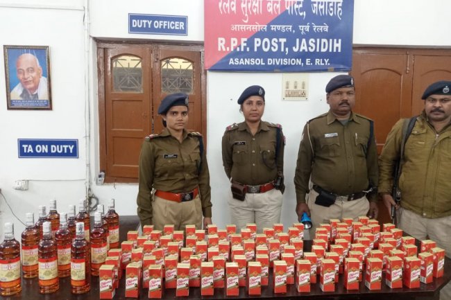 आरपीएफ द्वारा ऑपरेशन सतर्क अभियान के तहत शराब जप्त