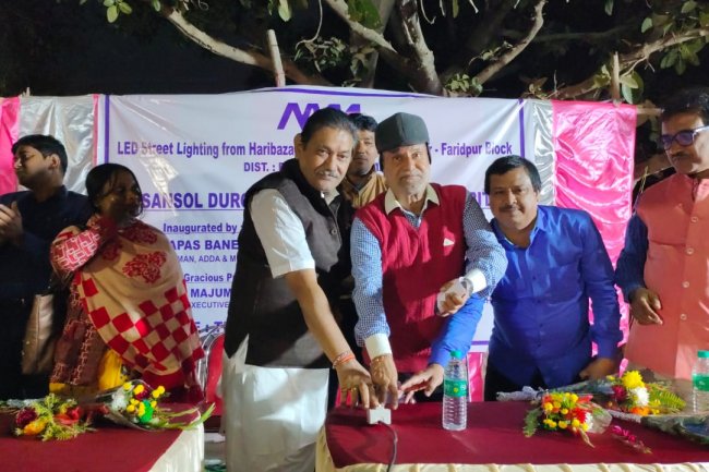 पांडेश्वर विधानसभा के लौदोहा प्रखंड के जेमुआ क्षेत्र में एक करोड़ 2 लाख रुपये की लागत से विद्युत स्ट्रीट लाइट परियोजना का भव्य उद्घाटन