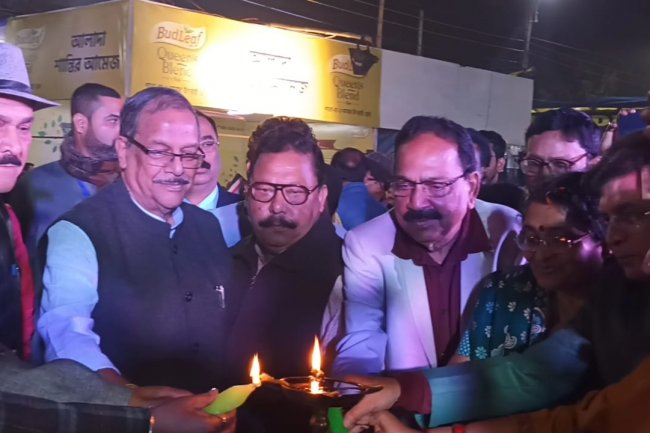 दुर्गापुर कल्पतरु  मेले का विधिवत उद्घाटन राज्य के मंत्री मलय घटक ने किया