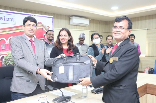 मंडल रेल प्रबंधक कार्यालय आसनसोल में सेवानिवृत्त कर्मचारियों के लिए ऑन डेट पेमेंट कार्यक्रम संपन्न   