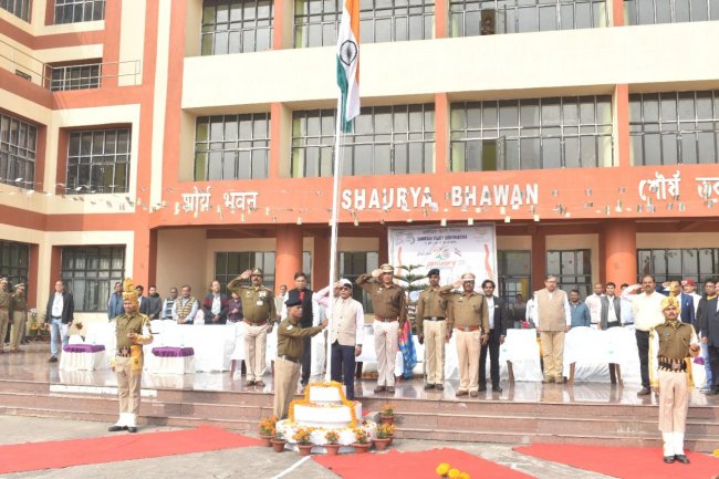 सम्मान से लहराया तिरंगा डीएसटीपीएस में रंगारंग कार्यक्रम 