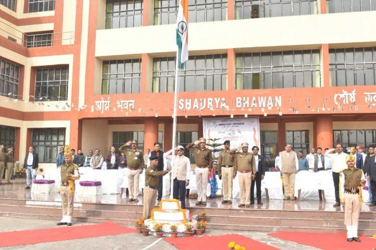 सम्मान से लहराया तिरंगा डीएसटीपीएस में रंगारंग कार्यक्रम 
