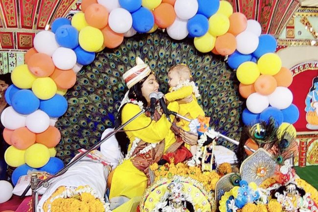 श्रीमद् भागवत कथा 5वें दिन कथा वाचिका ने कृष्ण की बाल लीलाओं का वर्ण परमात्मा से नाता जोड कर ही इस भवसागर से पाया जा सकता है पार मानस