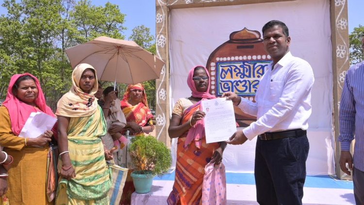 द्वारे सरकार में पहुंचे डीएम एसडीएम सहित जिले के और कई अधिकारीगण