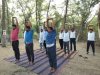 कुनुस्तोड़िया क्षेत्र के अधिकारियों ने किया प्रकृति की गोद में योगाभ्यास 