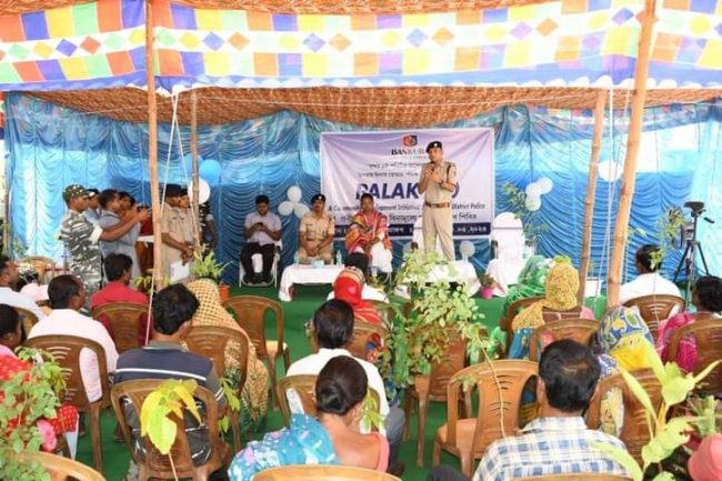 बाकुड़ा जिला पुलिस की पलक 2 0 योजना से जरूरतमंदों को मिला चश्मा उपहार
