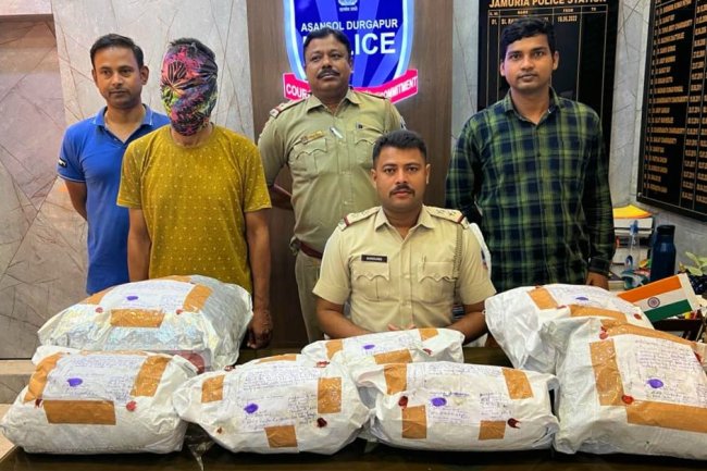 जमुड़िया थाना पुलिस के हत्थे चढ़ा गांजा तस्कर