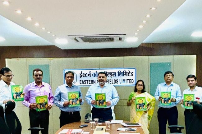 ईसीएल निदेशक मण्डल के कर कमलों से विमोचित हुई राजभाषा विभाग की बांग्ला पत्रिका मृदंगार