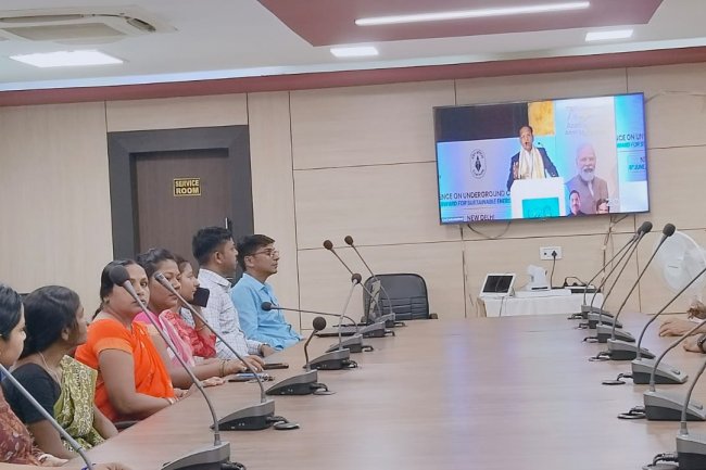 कुनुस्तोड़िया क्षेत्र के सम्मेलन कक्ष में कोल मिनिस्टर्स पुरस्कार वितरण समारोह का सीधा प्रसारण  