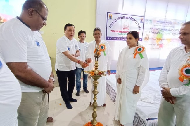 डीवीसी डीएसटीपीएस में अंतर्राष्ट्रीय योग दिवस 2023 वसुधैव कुटुम्बकम थीम के साथ मनाया गया