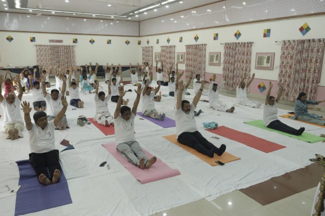 अंतरराष्ट्रीय योग दिवस पर ईसीएल मे योग सत्रों का आयोजन