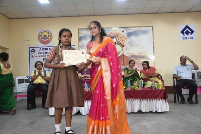 सेल डीएसपी के सीएसआर योजनाओं के तहत गांवों के छात्रों के लिए छात्रवृत्ति