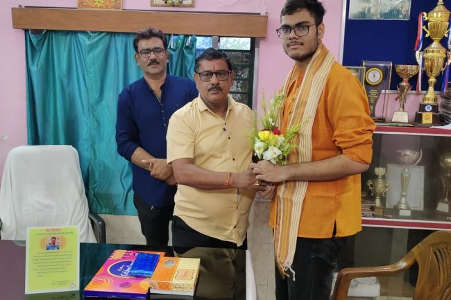 कुनुस्तोड़िया क्षेत्र ने ईसीएल परिवार के मेधावी छात्र अरिजीत का सम्मान 