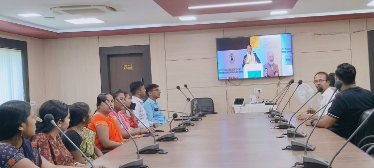 कुनुस्तोड़िया क्षेत्र के सम्मेलन कक्ष में कोल मिनिस्टर्स पुरस्कार वितरण समारोह का सीधा प्रसारण  