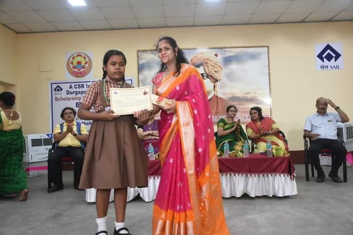 सेल डीएसपी के सीएसआर योजनाओं के तहत गांवों के छात्रों के लिए छात्रवृत्ति