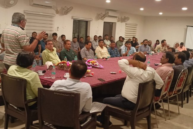 वेतन विसंगति को लेकर सीएमओएआई की बैठक संपन्न 