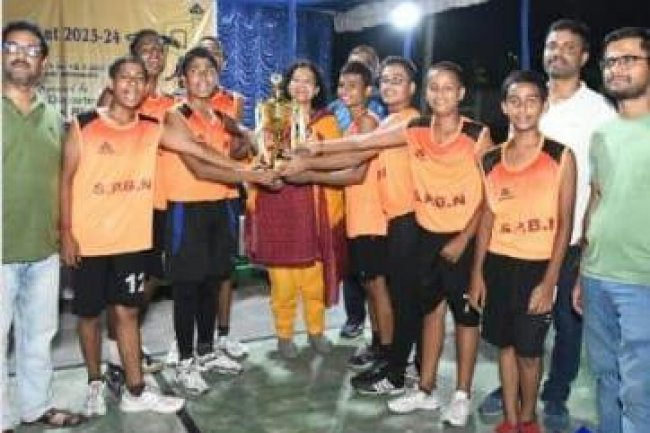 आईएसपी स्पोर्ट्स हाउस में लड़कों और लड़कियों के लिए इंटर स्कूल बास्केटबॉल टूर्नामेंट का आयोजन 