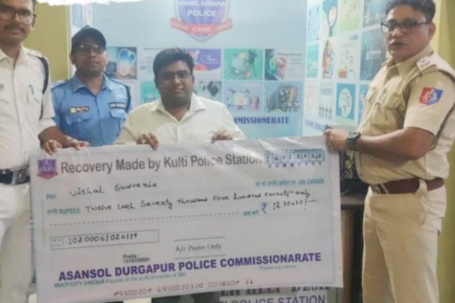 कुल्टी थाना पुलिस की सफलता व्यवसायी की साइबर ठगी का पैसा वापस 