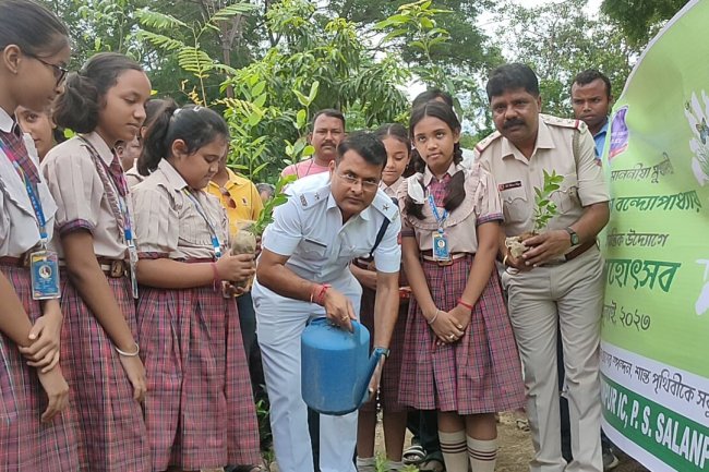 रुपनारयणपुर फाड़ी की पहल पर वन महोत्सव मनाया गया 