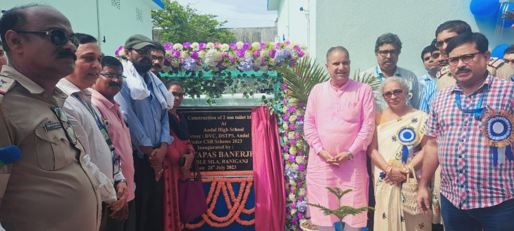 सीएसआर के तहत अंडाल ग्राम हाई स्कूल में स्मार्ट क्लासरूम एवं अंडाल हाई स्कूल में ०२ यूनिट टॉयलेट ब्लॉक का उद्घाटन  