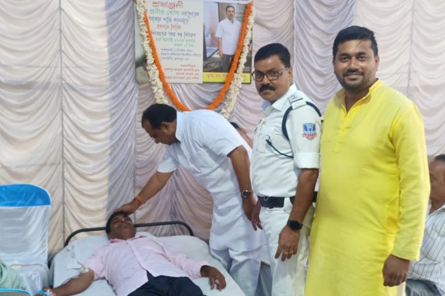 पिता के श्राद्ध के दिन बेटियों ने किया रक्तदान