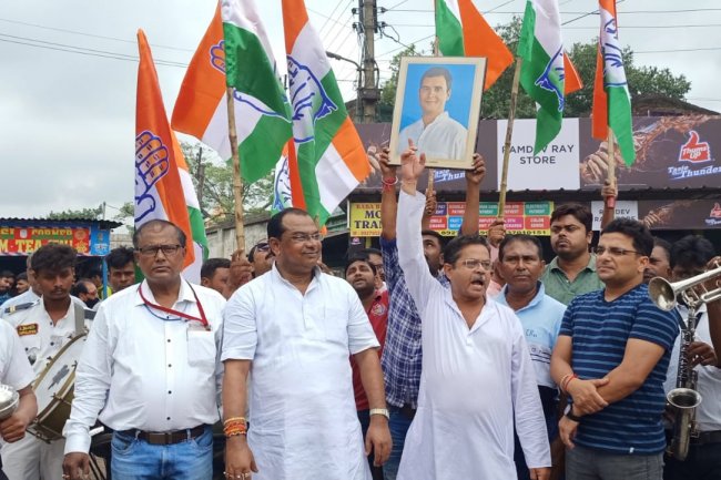 मोदी टाइटल मामले में राहुल गांधी को राहत मिलने से कांग्रेसियों में खुशी की लहर